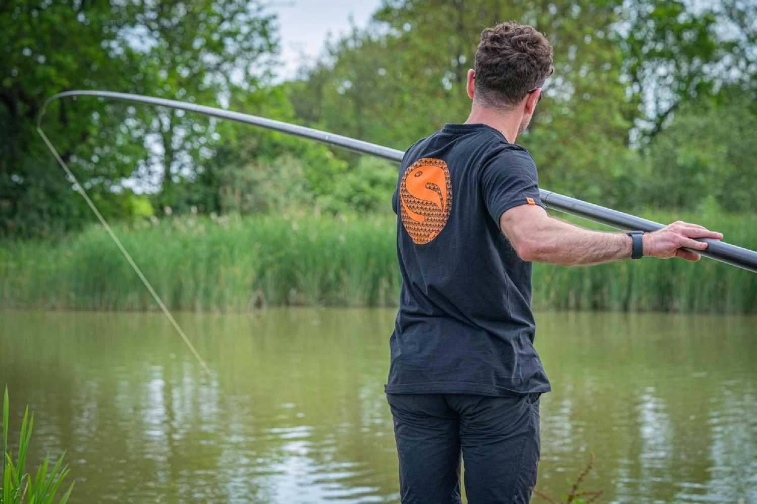 Guru Gradient Logo Tee Black - Image 4