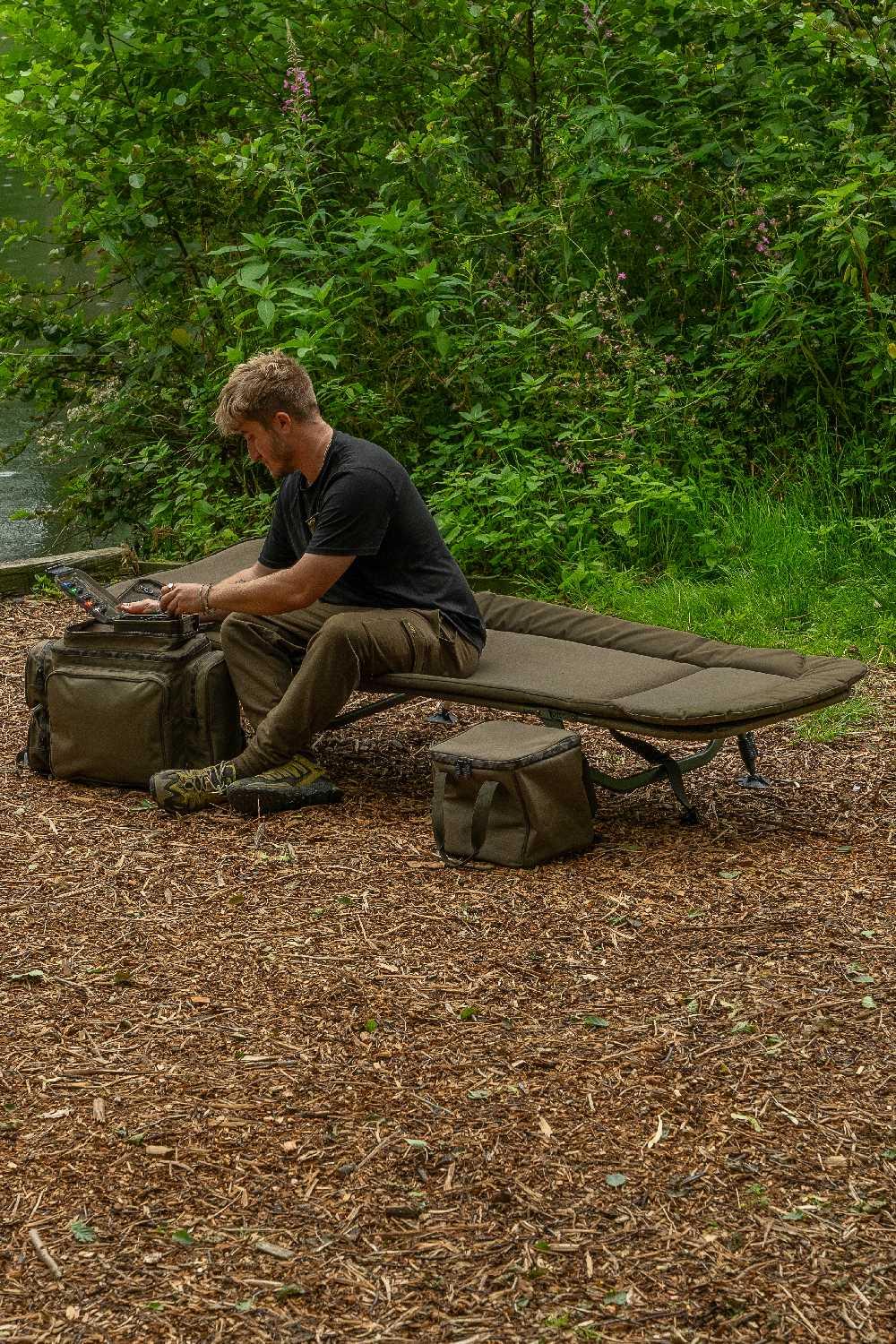 Avid Carp Revolve Bed - Image 5